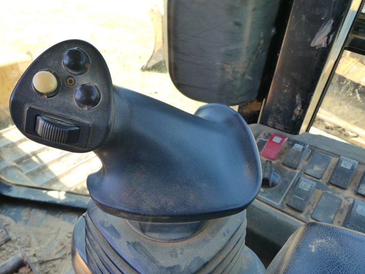 2015-caterpillar-d3k2-image-13