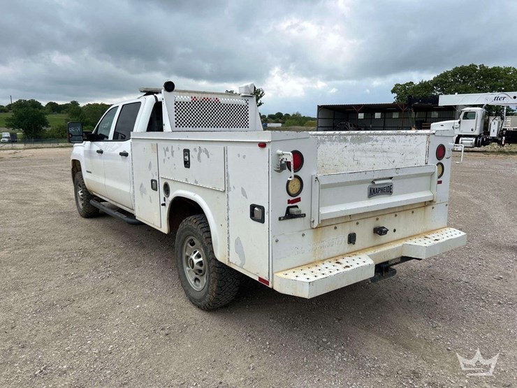 2016-chevrolet-silverado-2500hd-image-2