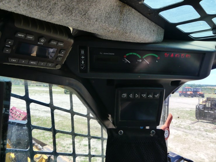 2020-deere-333g-image-16