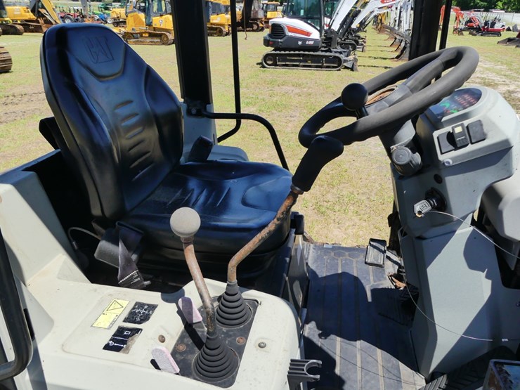 2015-caterpillar-903c-image-10