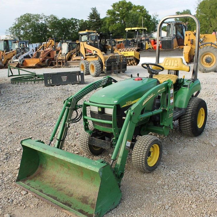 JOHN DEERE 2210