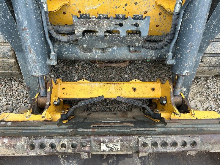 2021-deere-331g-image-10