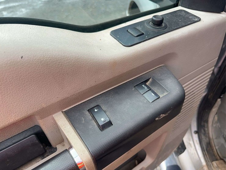 2010-ford-f250-xlt-image-30