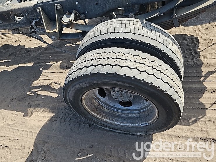 2019-ford-f550-xl-image-16