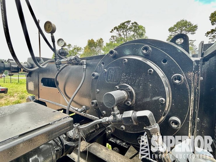 2009-peterbilt-367-image-10