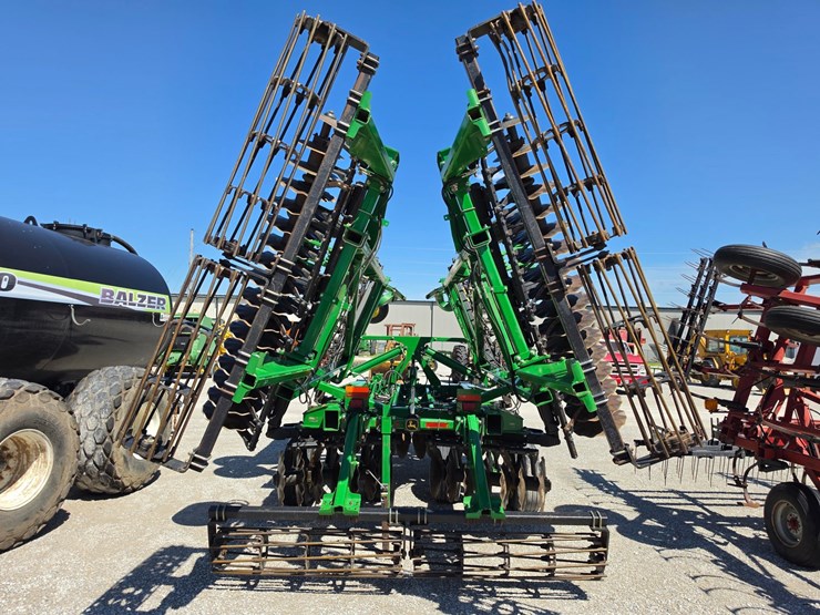 2016-john-deere-2623vt-image-12