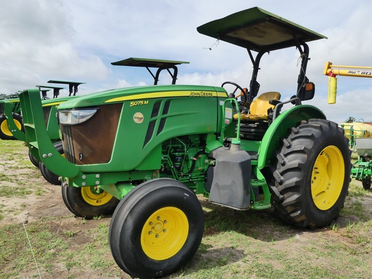 2018-john-deere-5075m-image-2
