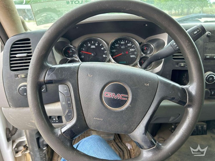 2013-gmc-sierra-2500hd-image-14