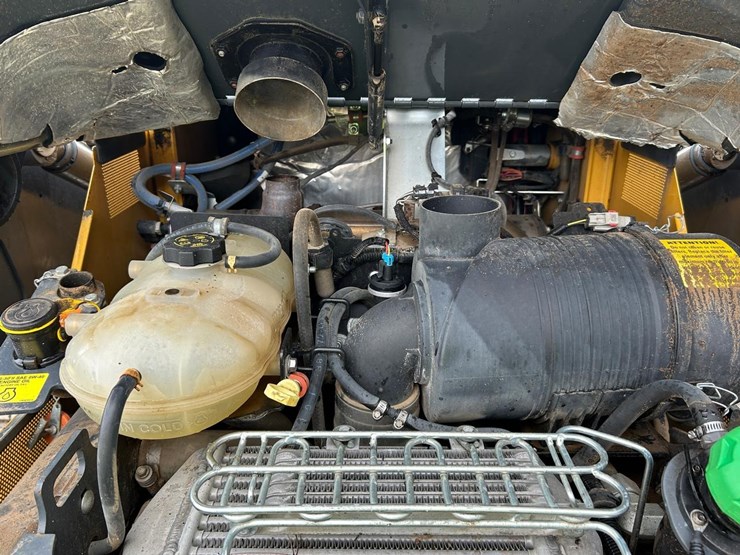 2021-deere-331g-image-15