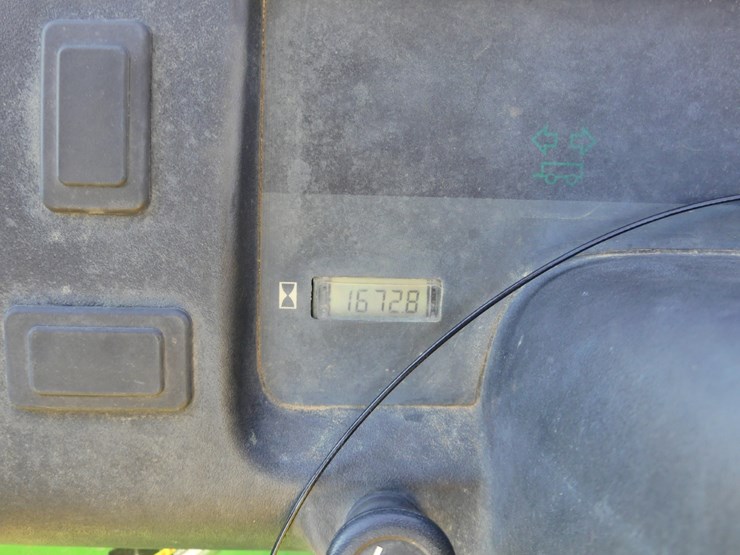 2021-john-deere-gator-image-11