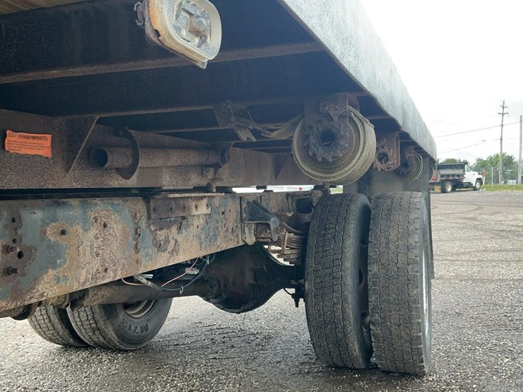#1952-•-2000-gmc-6500-flatbed-truck-image-55