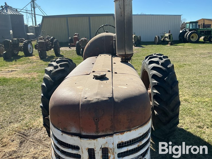 1955-farmall-400-2wd-tractor-image-13