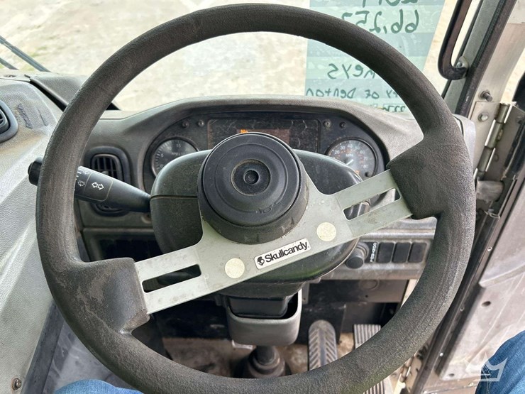 2019-peterbilt-520-image-14