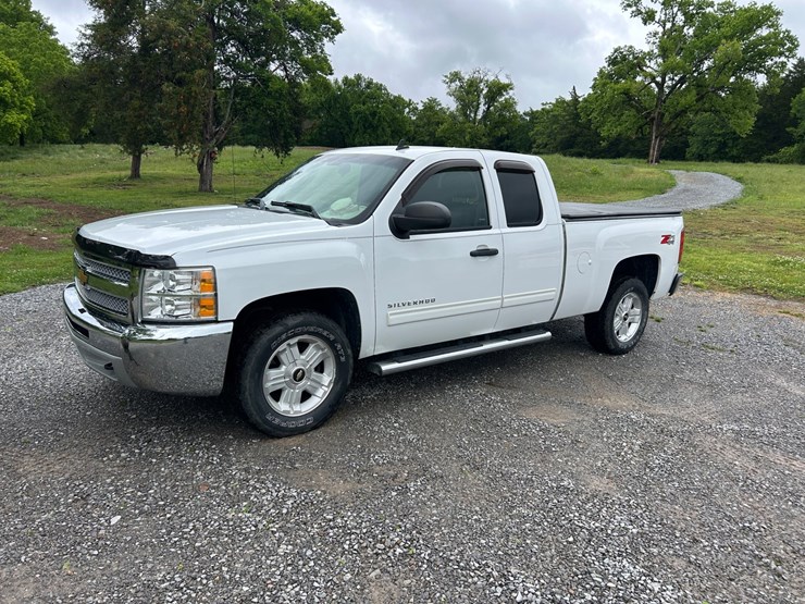 2013-chevrolet-silverado-1500-image-1