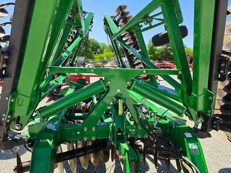 2016-john-deere-2623vt-image-4