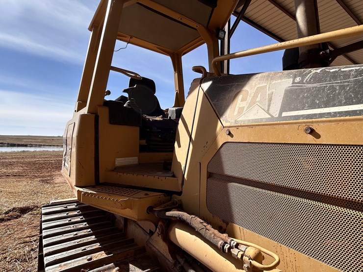 2005-caterpillar-d4g-image-16