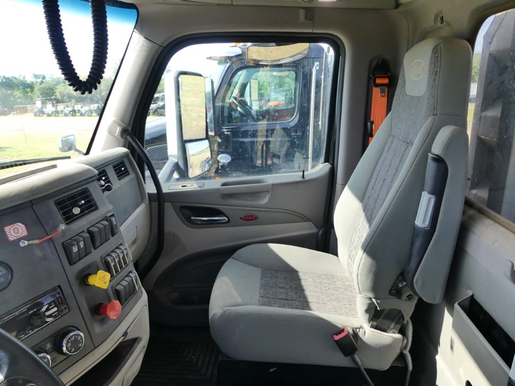 2019-peterbilt-579-image-14