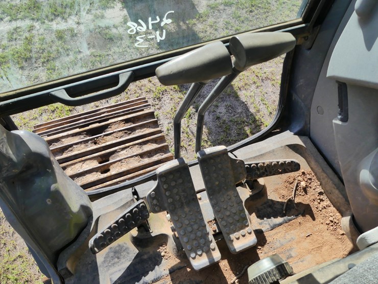 2006-deere-160c-lc-image-15