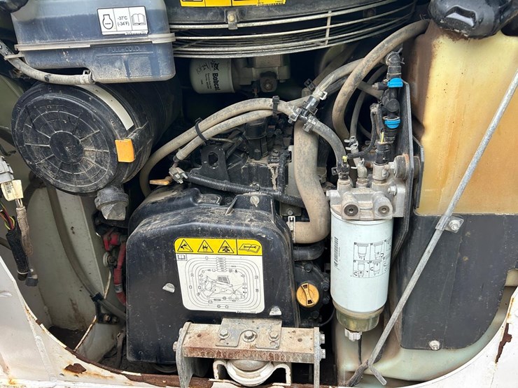 2020-bobcat-t64-image-15