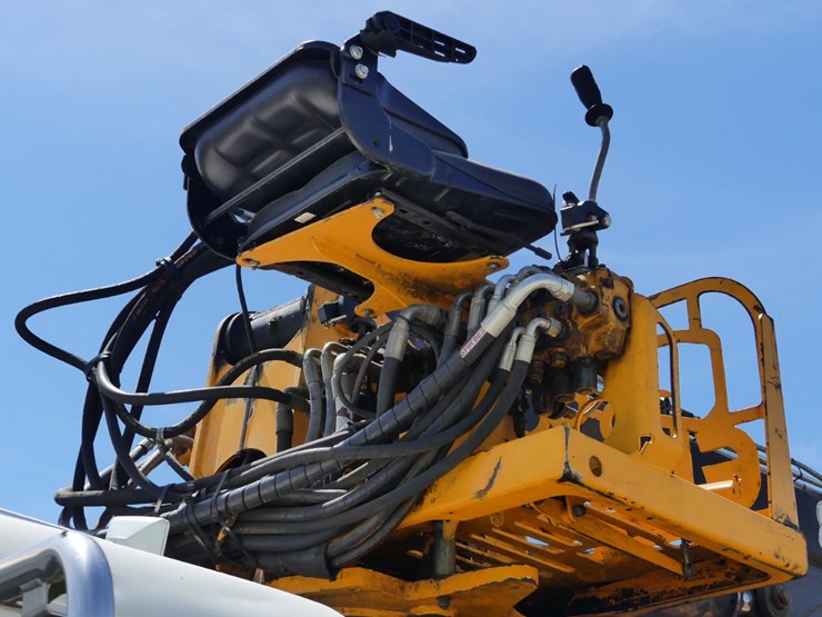 2001-mack-grapple-truck-image-11