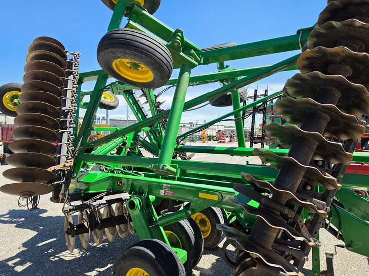 2016-john-deere-2623vt-image-15