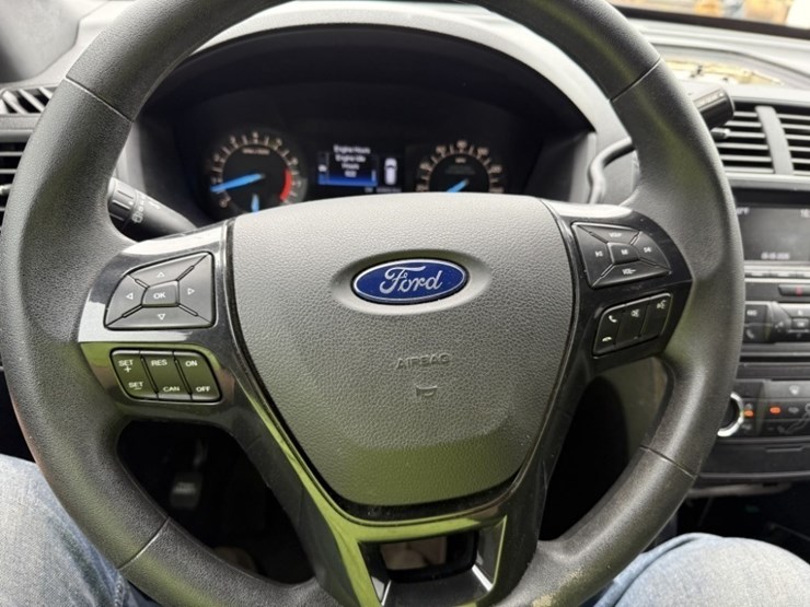 2017-ford-explorer-image-31