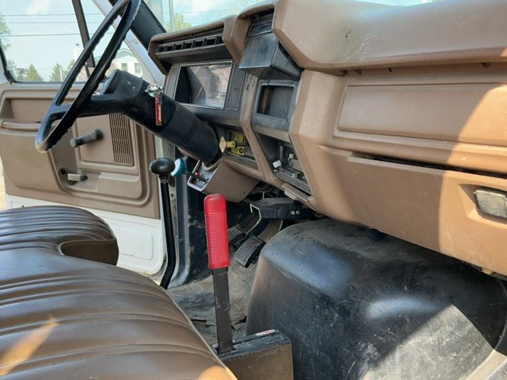 #1951-•-1990-ford-700-dump-truck-image-68
