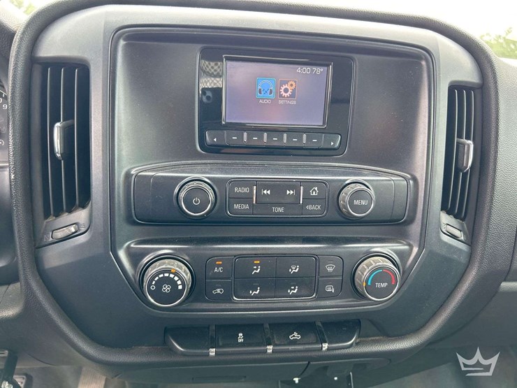 2015-chevrolet-silverado-2500hd-image-16