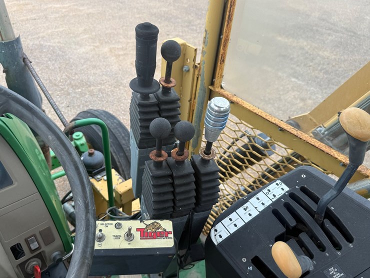 john-deere-6215-image-38
