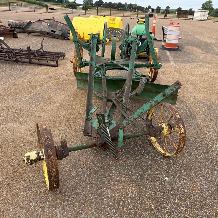 #9119 • Pull Type Road Grader
