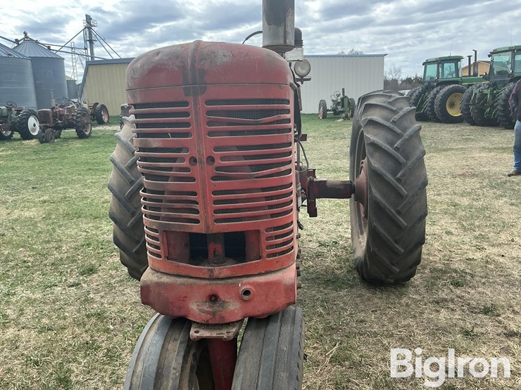 1952-farmall-super-m-2wd-tractor-image-12