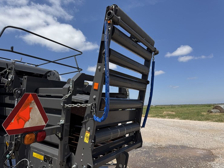 2021-massey-ferguson-2270-image-56