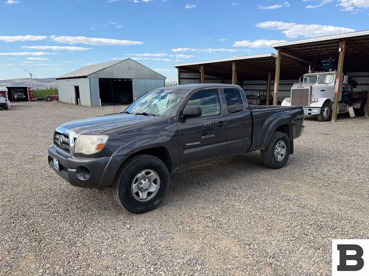 2010-toyota-tacoma-image-1