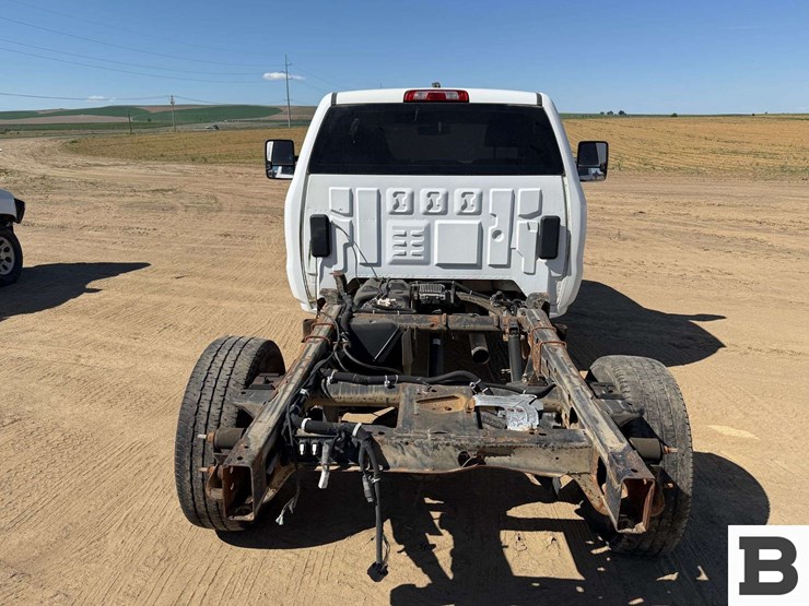 2017-chevrolet-silverado-3500-image-3