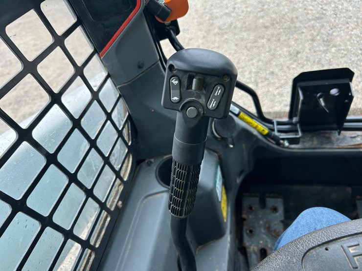 2020-bobcat-t64-image-26