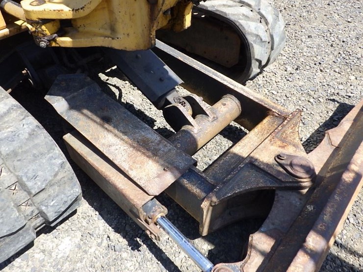 2012-john-deere-60d-image-29
