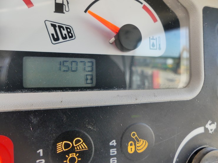 jcb-3ts-8t-image-17