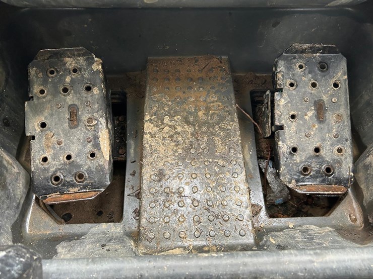 2021-deere-331g-image-20