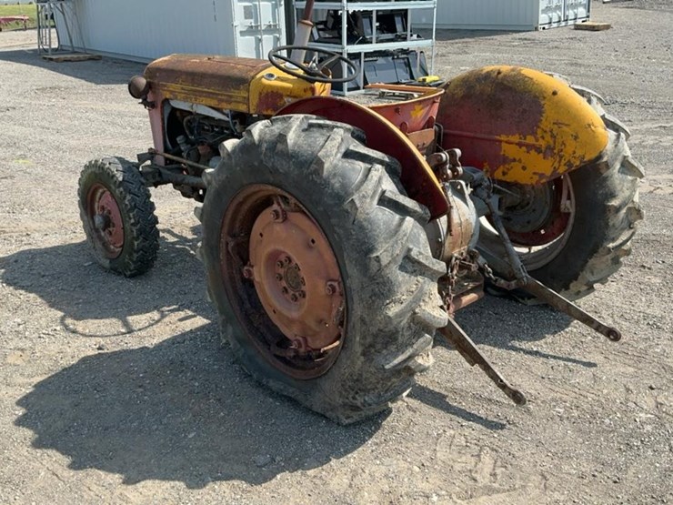 massey-ferguson-35-image-3