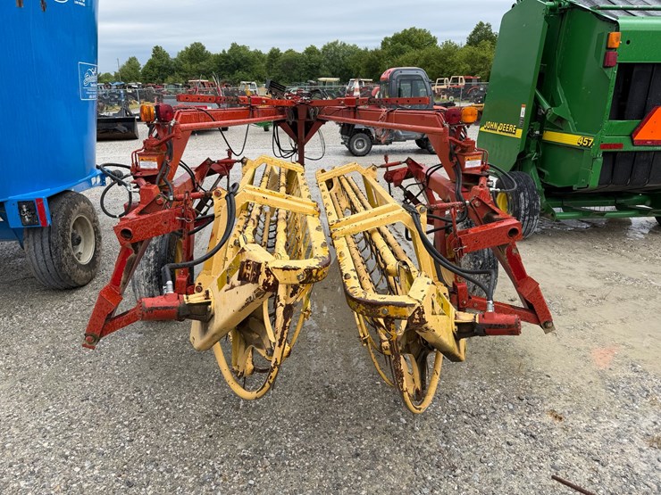 new-holland-216-image-7