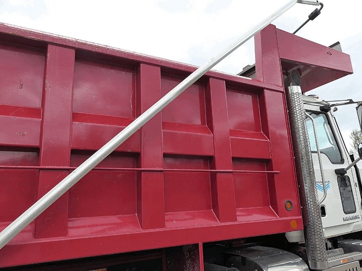 2017-mack-granite-gu713-image-30