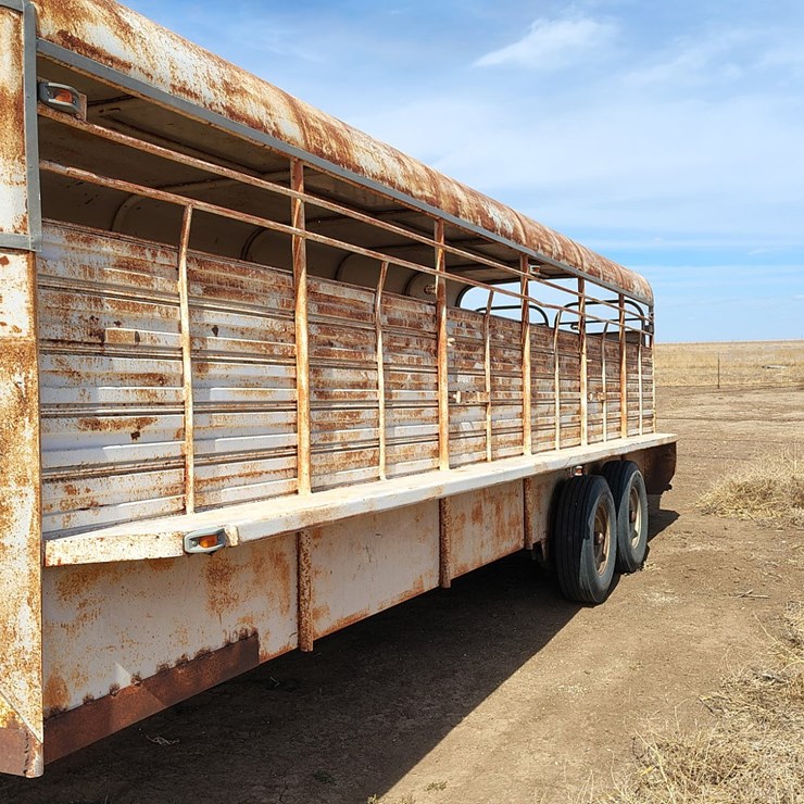 1995 Gooseneck 6'8"x24' Livestock Trailer