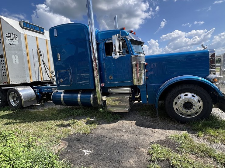 2002-peterbilt-379-image-3