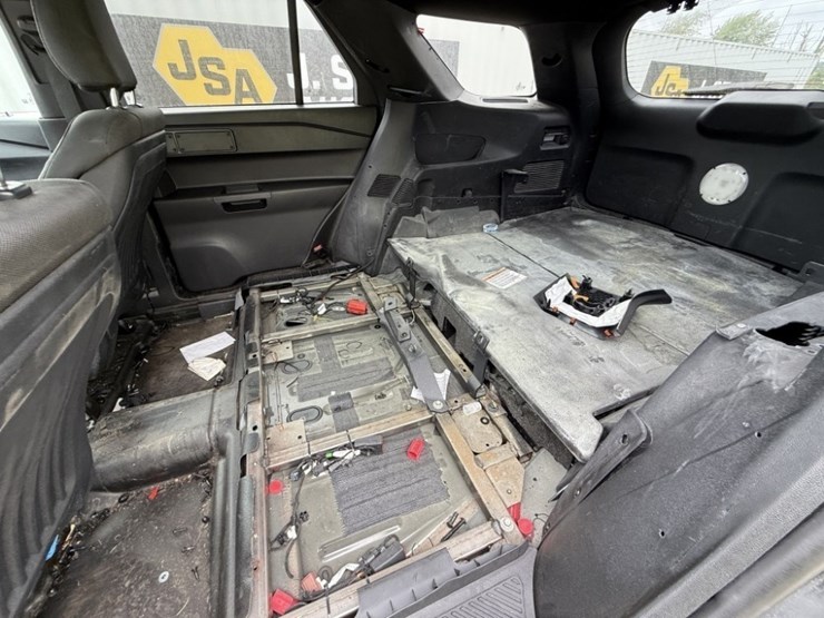 2020-ford-explorer-image-22