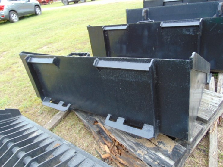 60"-low-profile-skid-steer-bucket--quick-attach-image-2