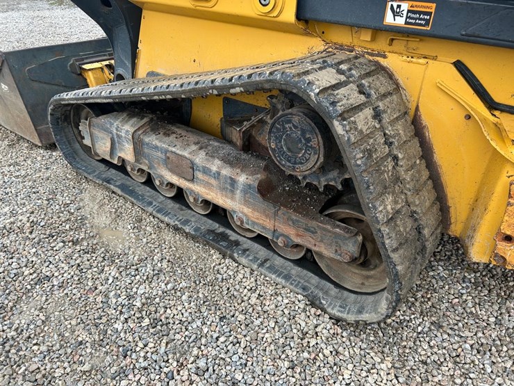 2021-deere-331g-image-16