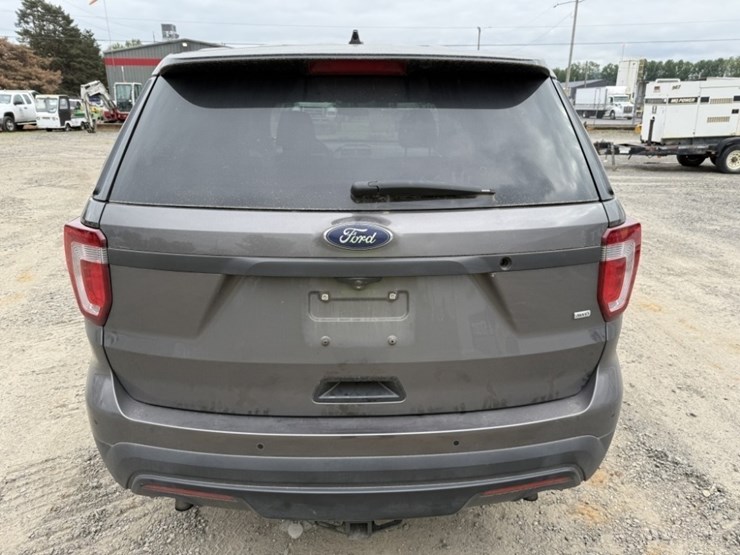 2017-ford-explorer-image-5
