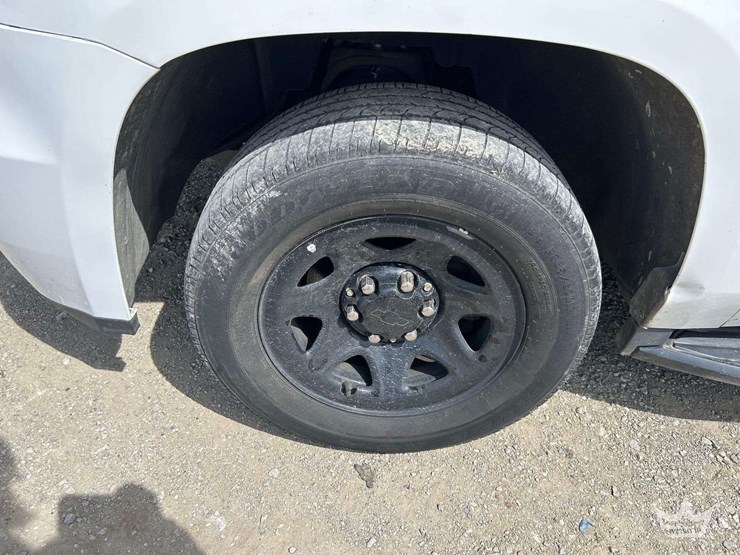 2020-chevrolet-tahoe-image-24