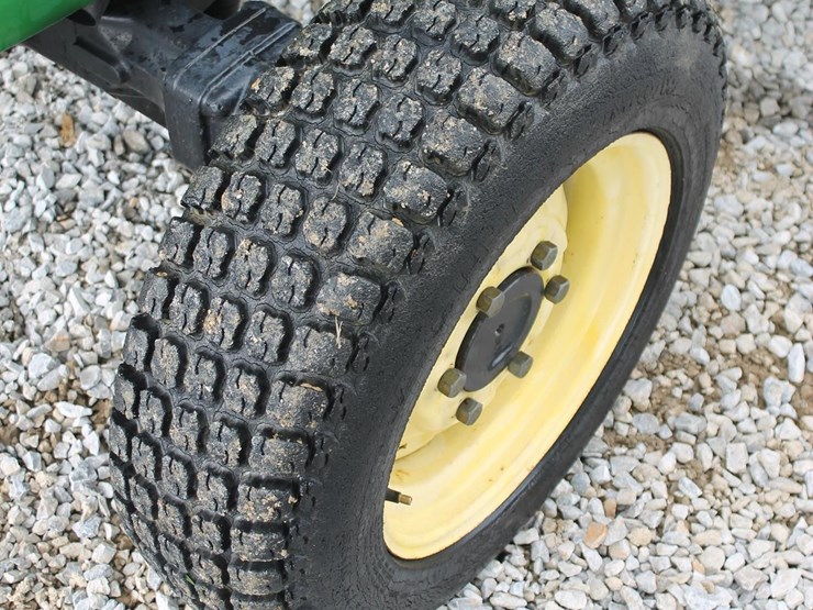john-deere-3520-image-10