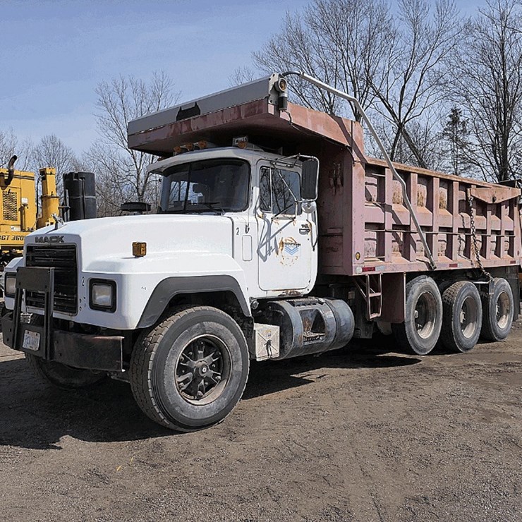1992 MACK RD690S